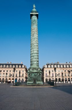 sütun Paris Vendome yerde