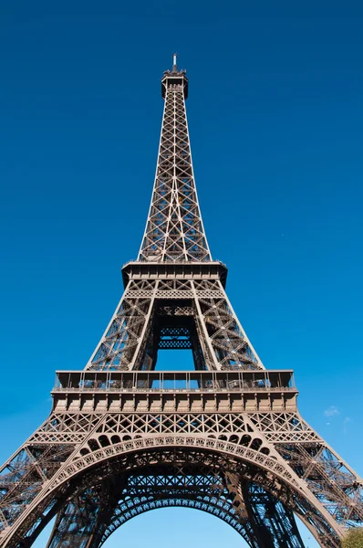 Torre Eiffel París sobre fondo azul del cielo —  Fotos de Stock