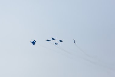 Havacılık grup akrobasi üzerinde Rus şövalyeler askeri Hava Kuvvetleri tarafından gerçekleştirilen akrobasi Su-27 uçakları 