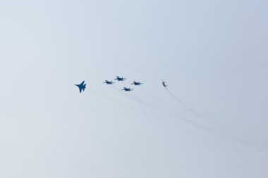 Havacılık grup akrobasi üzerinde Rus şövalyeler askeri Hava Kuvvetleri tarafından gerçekleştirilen akrobasi Su-27 uçakları 