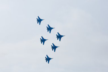 Havacılık grup akrobasi üzerinde Rus şövalyeler askeri Hava Kuvvetleri tarafından gerçekleştirilen akrobasi Su-27 uçakları 