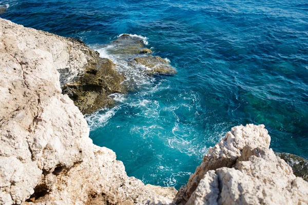 Costa do mar Mediterrâneo perto de Agia Napa, Chipre — Fotografia de Stock