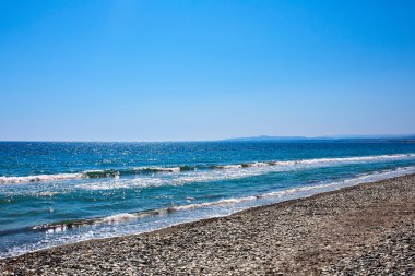 Akdeniz kıyıları ile pebbels. Taş beach