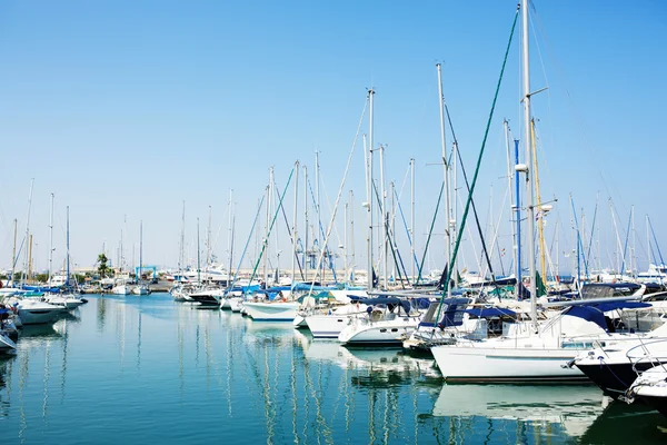 Yachts and boats in old port in Mediterranean sea — Stock Photo, Image