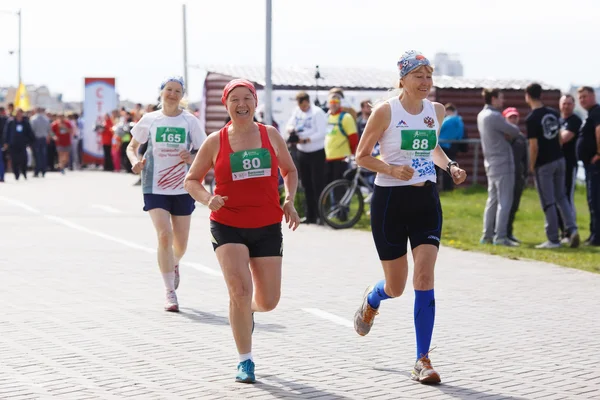 Maraton sportovci na ulici — Stock fotografie