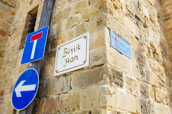 Nameplate segno di Buyuk Han (The Great Inn) Nicosia, Cipro del Nord — Foto Stock