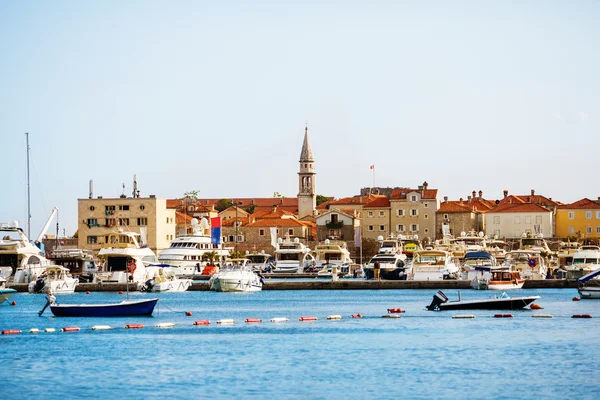 Marina and yachts in the old town of Budva, Montenegro. — Stock Photo, Image