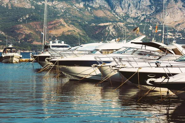 Yachts and boats in Budva marina, Montenegro. — Stock Photo, Image