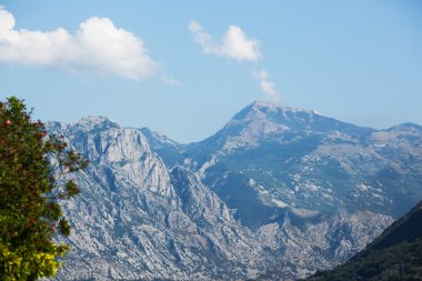Kotor Körfezi Karadağ'güzel dağ manzarası.