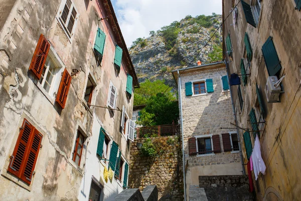 Visa på gamla staden kotor unesco slavmarknaderna i montenegro. — Stockfoto