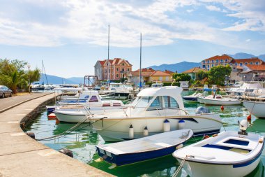 Tekneler ve yatlar Tivat, Karadağ ile Marina