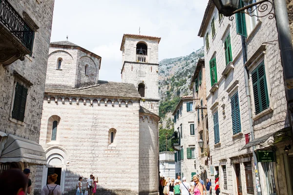 Κοτόρ, Μαυροβούνιο - 10 Αυγούστου 2015: Θέα στην παλιά πόλη του Kotor ΟΥΝΕΣΚΟ αλλιώς στο Μαυροβούνιο. — Φωτογραφία Αρχείου