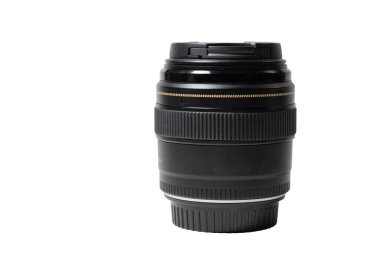 Beyaz izole arkaplanda 85 mm siyah lens