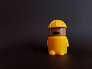 Grodno, Belarus-11.07.2020: Siyah izole edilmiş arka planda lego oyuncağı