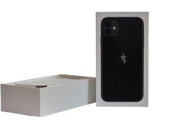 Grodno, Belarus - 01.22.2021: Siyah iPhone 11 'den beyaz kutu