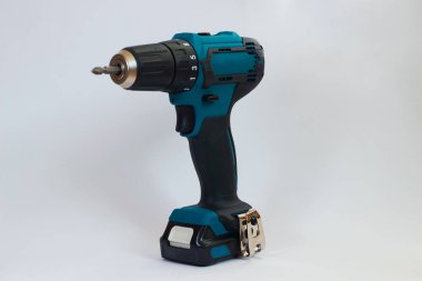 İş için profesyonel tornavida. vidaları vidalamak için sürücü vida