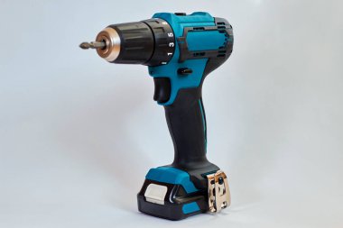 İş için profesyonel tornavida. vidaları vidalamak için sürücü vida