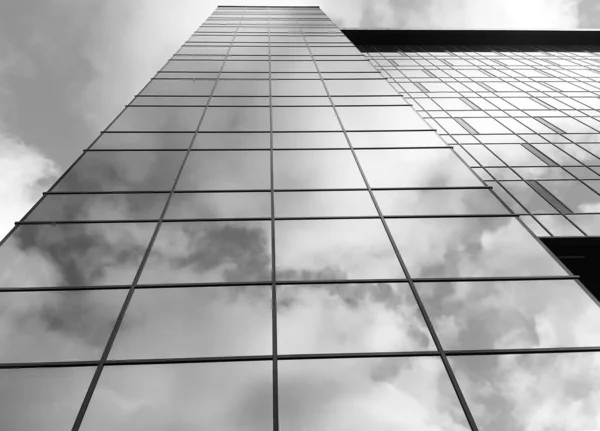 View Modern Glass Skyscraper Reflection Cloudy Sky Glass Skyscraper Black — Stock Photo, Image