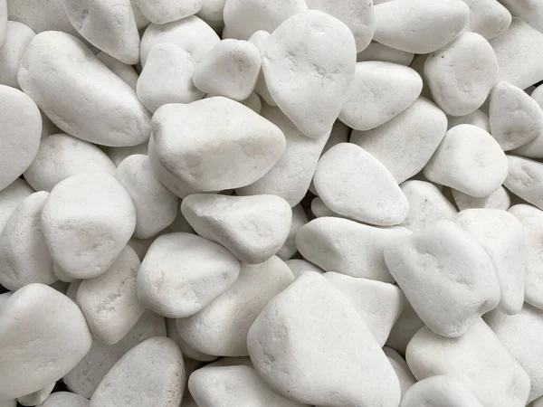 Arka plan beyaz renkli beyaz pürüzsüz çakıl taşlarından yapılmıştır. Beyaz çakıl taşlarının desenli arka planı