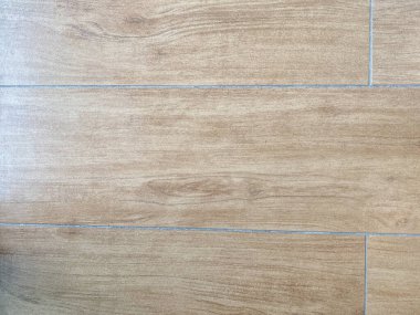 Parketin altında desenli seramik fayans.