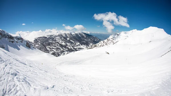 Курорт Рисуль Французские Альпы Зимой Заснеженные Горы Франции Европа — стоковое фото