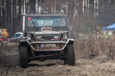 CHECHLO- KLUCZE / POLAND - 15 Şubat 2014: Offroad 4x4 Kum Sahası Rallisi, dörtlü bisiklet, motokros, atv, Klucze Polonya 'da ülke genelinde off-road arabaları