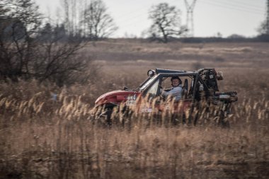 CHECHLO- KLUCZE / POLAND - 15 Şubat 2014: Offroad 4x4 Kum Sahası Rallisi, dörtlü bisiklet, motokros, atv, Klucze Polonya 'da ülke genelinde off-road arabaları