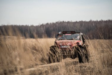 CHECHLO- KLUCZE / POLAND - 15 Şubat 2014: Offroad 4x4 Kum Sahası Rallisi, dörtlü bisiklet, motokros, atv, Klucze Polonya 'da ülke genelinde off-road arabaları