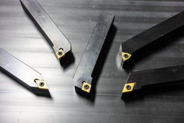 Kaplamalı karpit kesme aletleri mekanik bağlanma ile. Torna tezgahı için ekipman. Metal kesme ekipmanları. cnc makineleri için araçlar.