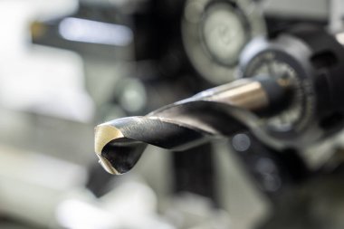 Cnc makinesi. CNC torna makinesi ya da dönme makinesi. Araç gereçlerle sayısal kontrol makinesini döndürmek ve fuck fot otomotiv.