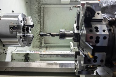 Cnc makinesi. CNC torna makinesi ya da dönme makinesi. Araç gereçlerle sayısal kontrol makinesini döndürmek ve fuck fot otomotiv.