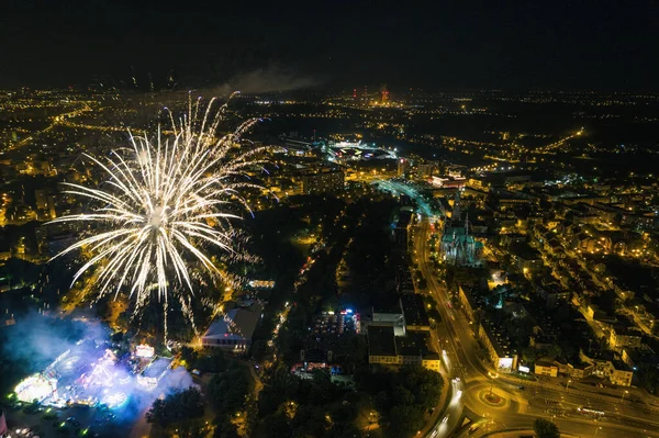 Många Fyrverkerier Nyårsfirande Staden Nytt Festlig Picknick Fyrverkeri Show Dabrowa — Stockfoto