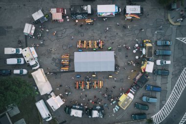 Yemek kamyonu mitingi, Sielsia 'da fast food partisi, Myszkow, Poland hava aracı fotoğrafı.