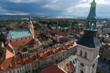 Yemek kamyonu mitingi, glukoz partisinin hava aracı görüntüsünde fast food.