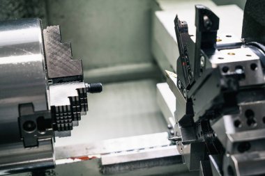 Cnc makinesi. CNC torna makinesi ya da dönme makinesi. Araç gereçlerle sayısal kontrol makinesini döndürmek ve fuck fot otomotiv