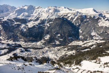 İsviçre 'nin merkezindeki Bernese Oberland' deki Wengen dağ köyü. İsviçre 'deki Jungfrauregion' in bir parçası