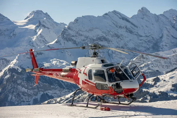 Elicottero Sulle Montagne Hihg Elicottero Sulle Alpi Svizzere Jungfrauregion Svizzera — Foto Stock