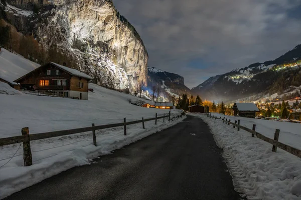 Sviçre Nin Bern Kantonundaki Interlaken Oberhasli Bölgesinde Geceleri Lauterbrunnen Köyü — Stok fotoğraf