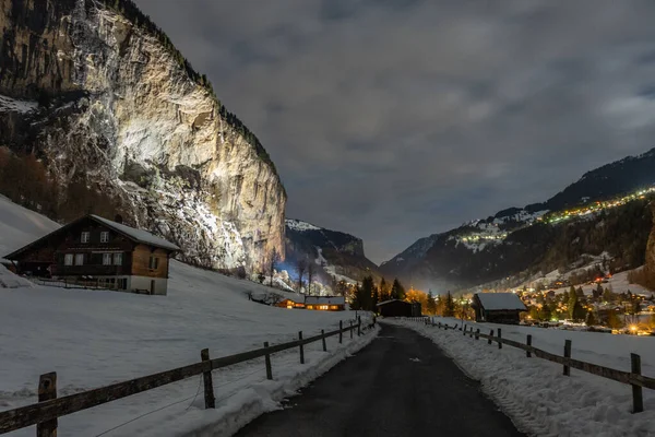 Sviçre Nin Bern Kantonundaki Interlaken Oberhasli Bölgesinde Geceleri Lauterbrunnen Köyü — Stok fotoğraf