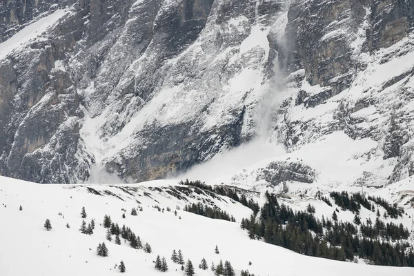 Vista Las Montañas Suizas Invierno Nubes Mittelhornin Schreckhorn Wetterhorn Alpes — Foto de Stock