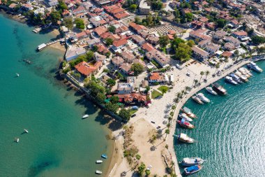 Antika Şehir 'in havadan görünüşü. Side Old Town amfi tiyatrosu. Antalya 'daki Liman Marinası İHA fotoğraf görüntüsü