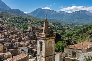 View of Isnello, a historic Sicilian mountain town in the Madonie Mountains, featuring charming narrow streets, traditional stone houses, and a Gothic church, Sicily, Italy. Italian town in hills.