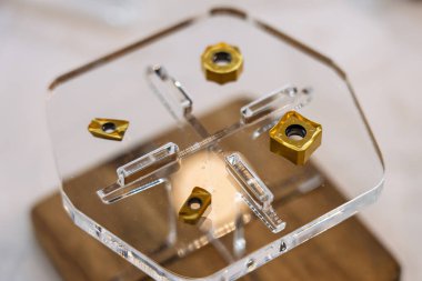 Yüz değirmenciliği düz kare karpit ucu değirmeni aletleri. CNC makinesi için kesici. CNC dönüşleri ve değirmen makineleri için kesme aracı. Değirmen makası türleri. Değirmen makası tabakları.