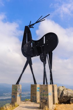 Vila Nova de Cerveira, Viana do Castelo 'da bulunan ikonik siyah metal geyik.