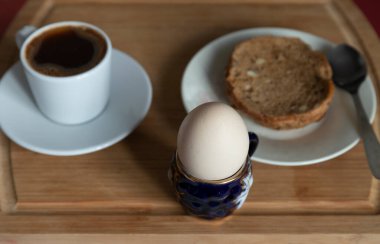 Yumurta ve kahveyle küçük bir kahvaltı.