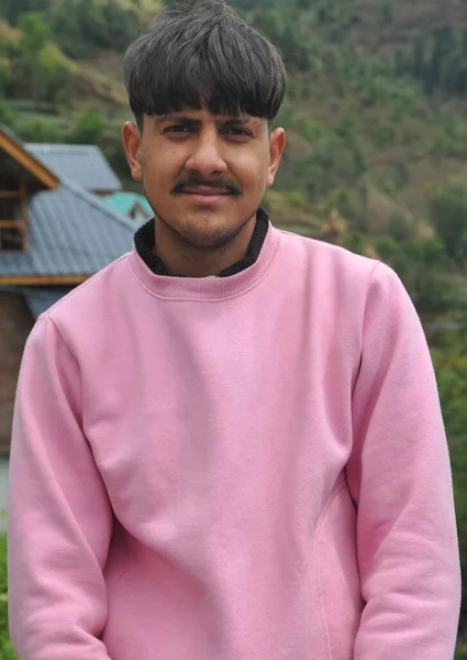 Retrato Jovem Bonito Com Camisola Cor Rosa Belo Norte Indiano — Fotografia de Stock