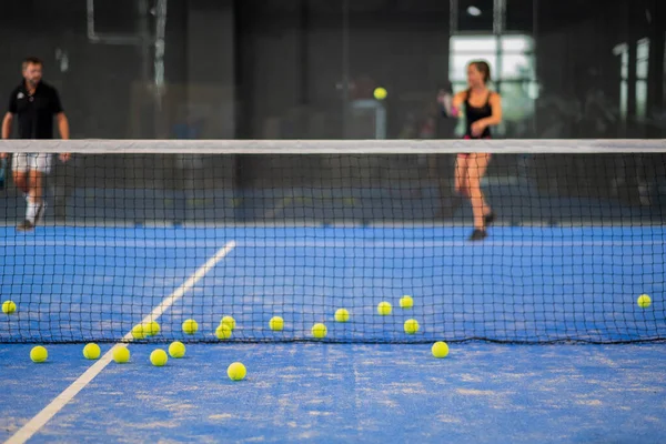 Jugar Padel Pista Tenis Cubierta — Foto de Stock