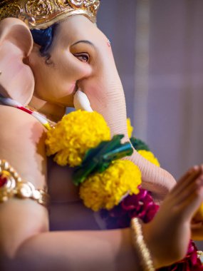 Tanrı Ganesha 'nın önü dumanla kaplıydı.