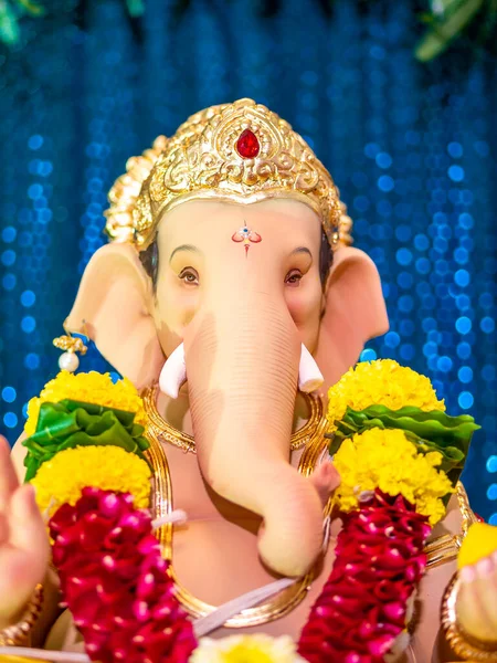 Geschlossen Von Lord Ganesha Mit Blauem Bokeh Hintergrund — Stockfoto