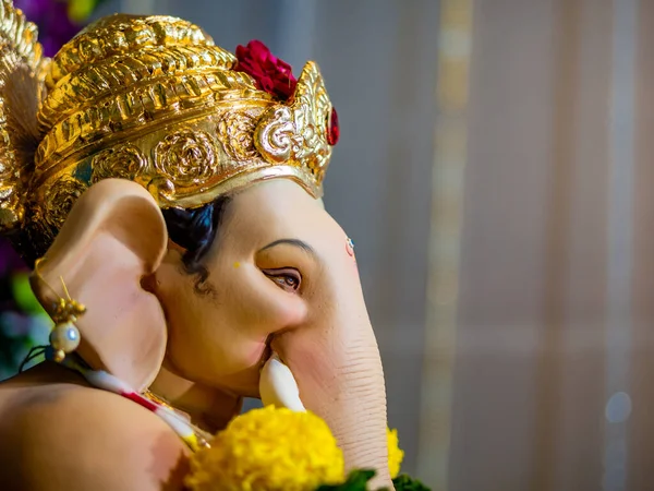 Gesloten Van Lord Ganesha Met Rook Voorgrond — Stockfoto